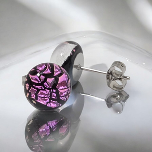 Glamor fekete alapon magenta csillogás bedugós fülbevaló - ékszer - fülbevaló - pötty fülbevaló - Meska.hu Glamor fekete alapon magenta csillogás bedugós fülbevaló - ékszer - fülbevaló - pötty fülbevaló - Meska.hu