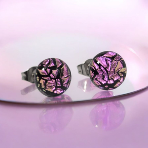 Glamor fekete alapon magenta csillogás bedugós fülbevaló - ékszer - fülbevaló - pötty fülbevaló - Meska.hu Glamor fekete alapon magenta csillogás bedugós fülbevaló - ékszer - fülbevaló - pötty fülbevaló - Meska.hu