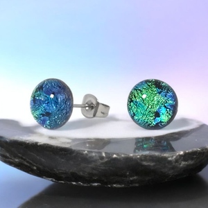 Glamor azúr kék/zöld alapon kék csillogás bedugós fülbevaló - ékszer - fülbevaló - pötty fülbevaló - Meska.hu Glamor azúr kék/zöld alapon kék csillogás bedugós fülbevaló - ékszer - fülbevaló - pötty fülbevaló - Meska.hu