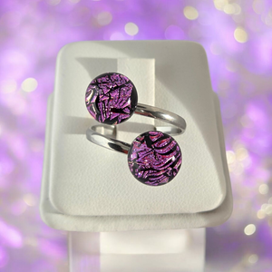 Glamor fekete alapon magenta csillogó gyürü - Meska.hu