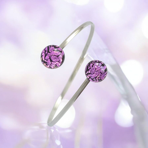 Glamor fekete alapon magenta csillogás karkötő, Ékszer, Karkötő, Karperec, Üvegművészet, MESKA