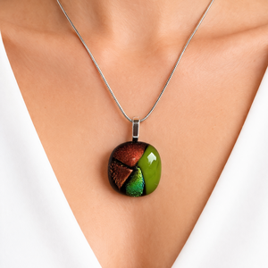 Zöldes, bronzos csillogás medál - ékszer - nyaklánc - medál - Meska.hu