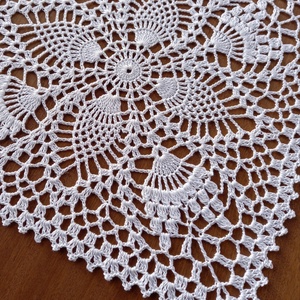 Négyszögletes horgolt terítő (kb. 30x30 cm) - otthon & életmód - dekoráció - asztal és polc dekoráció - horgolt & csipketerítő - Meska.hu