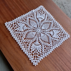 Négyszögletes horgolt terítő (kb. 30x30 cm) - otthon & életmód - dekoráció - asztal és polc dekoráció - horgolt & csipketerítő - Meska.hu