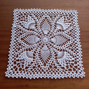 Négyszögletes horgolt terítő (kb. 30x30 cm) - otthon & életmód - dekoráció - asztal és polc dekoráció - horgolt & csipketerítő - Meska.hu
