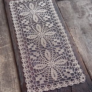 Ekrü színű, szögletes horgolt terítő (kb. 24x55 cm) - otthon & életmód - dekoráció - asztal és polc dekoráció - horgolt & csipketerítő - Meska.hu