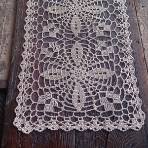 Ekrü színű, szögletes horgolt terítő (kb. 24x55 cm) - otthon & életmód - dekoráció - asztal és polc dekoráció - horgolt & csipketerítő - Meska.hu
