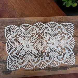 Horgolt terítő (kb. 33x22 cm) - otthon & életmód - dekoráció - asztal és polc dekoráció - horgolt & csipketerítő - Meska.hu