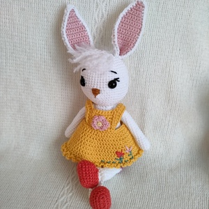 Nyúllány - Horgolt - játék & sport - plüssállat & játékfigura - nyuszi - Meska.hu