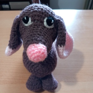 Horgolt tacskó - játék & sport - plüssállat & játékfigura - kutya - Meska.hu