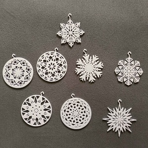 Hópelyhes Karácsonyfadísz - karácsony - karácsonyi lakásdekoráció - karácsonyfadíszek - Meska.hu