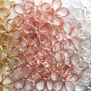 Ötszirmú fém virág medál - 3 színben (3225) - kellékek & szerszámok - gyöngyfűzés kellékek - egyéb alkatrész - Meska.hu