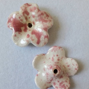 Kerámia virág 2 színben, 40 mm (1338, 1339) - kellékek & szerszámok - gyöngyfűzés kellékek - kerámiagyöngy - Meska.hu