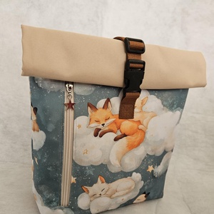 Alvó rókás roll-top hátizsák - Meska.hu