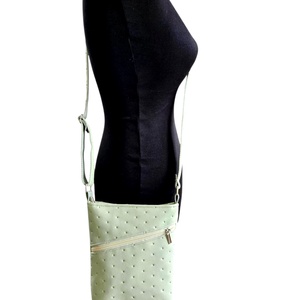 Halványzöld steppelt oldaltáska pöttyös béléssel, Táska & Tok, Kézitáska & válltáska, Vállon átvethető táska, Varrás, MESKA