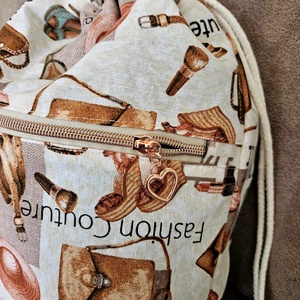 Csinos csajos hátizsák vízálló talprésszel - táska & tok - hátizsák - tornazsák, gymbag - Meska.hu