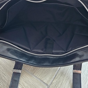 Fényes fekete textilbőr táska laptoptartó rekesszel - táska & tok - kézitáska & válltáska - válltáska - Meska.hu