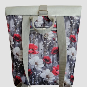 Tavaszi virágos ezüstös roll-top hátizsák - táska & tok - hátizsák - roll top hátizsák - Meska.hu