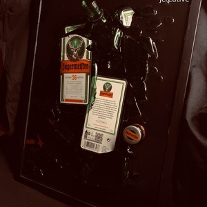 Zöld üveg falikép újrahasznosított, kézzel készült dekoráció epoxy gyantával - otthon & életmód - dekoráció - fali és függő dekoráció - falra akasztható dekor - Meska.hu