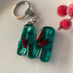 M - betűs kulcstartó valódi szirmokkal, névre szóló ajándék - táska & tok - kulcstartó & táskadísz - kulcstartó - Meska.hu