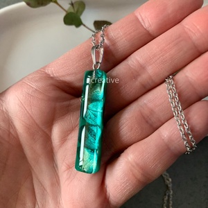 Sötétzöld epoxy gyanta medál, igazi hortenzia virágokkal - ékszer - nyaklánc - medálos nyaklánc - Meska.hu