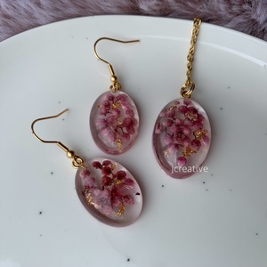 Rózsaszín virágos epoxy ékszerszett � valódi virágos nyaklánc és fülbevaló - ékszer - ékszerszett - Meska.hu