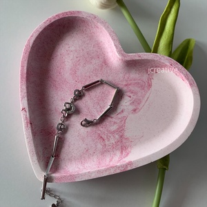 Rózsaszín szívecskés akrilgyanta tál, dekoráció - otthon & életmód - dekoráció - asztal és polc dekoráció - dekorációs tál, tartó - Meska.hu