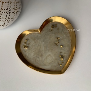 Szív formájú epoxy ékszertartó tálka - otthon & életmód - dekoráció - asztal és polc dekoráció - dekorációs tál, tartó - Meska.hu