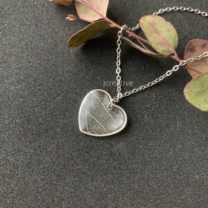 Szív formájú medál igazi fátyol levéllel - ékszer - nyaklánc - medálos nyaklánc - Meska.hu