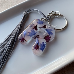 R - betű kulcstartó igazi virágszirmokkal epoxyból, Táska & Tok, Kulcstartó & Táskadísz, Kulcstartó, Mindenmás, MESKA