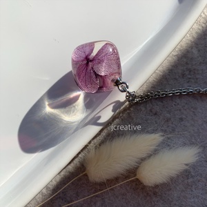 Valódi virágos gyanta nyaklánc � lila hortenzia medál, kézzel készült, romantikus ékszer - ékszer - nyaklánc - medálos nyaklánc - Meska.hu