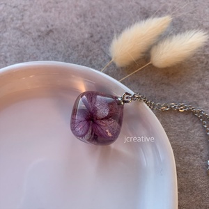 Valódi virágos gyanta nyaklánc � lila hortenzia medál, kézzel készült, romantikus ékszer - ékszer - nyaklánc - medálos nyaklánc - Meska.hu