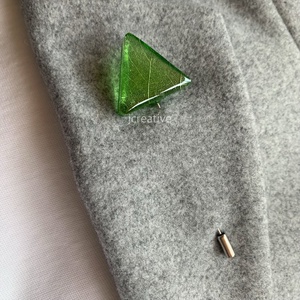 Halvány zöld epoxy gyanta bross, valódi levéllel - Meska.hu