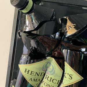 Alkoholos üveg epoxy gyantában, képkeretes design - otthon & életmód - dekoráció - fali és függő dekoráció - falra akasztható dekor - Meska.hu