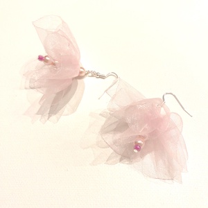 Rózsaszín selyem fülbevaló, Ékszer, Fülbevaló, Lógó fülbevaló, Ékszerkészítés, MESKA