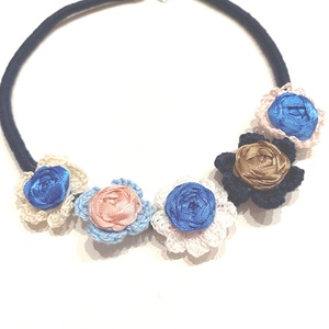 Virágos textilnyaklánc - Meska.hu