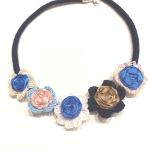 Virágos textilnyaklánc - ékszer - nyaklánc - statement nyaklánc - Meska.hu