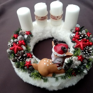 Hófehér műszőrme alapon készült kézműves őzikés adventi koszorú - karácsony - adventi díszek - adventi koszorú - Meska.hu