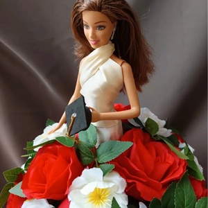 Egyedi Eredeti Mattel Barbie ballagási csokor - otthon & életmód - virágdekoráció - virágok - virágcsokor - Meska.hu