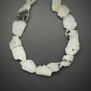 Holdkő fehér nyers darabok 12-15mm  ékszerkészítő alapanyag (füzér) - Meska.hu