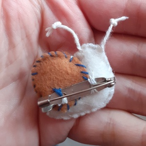 Csiga kitűző  - ékszer - kitűző és bross - kitűző - Meska.hu