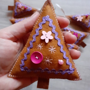 Mézeskalács mintájú filc díszek - karácsony - karácsonyi lakásdekoráció - karácsonyfadíszek - Meska.hu