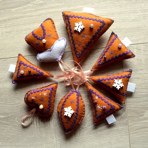 Mézeskalács mintájú filc díszek fehér - lila 8db - karácsony - karácsonyi lakásdekoráció - karácsonyfadíszek - Meska.hu Mézeskalács mintájú filc díszek fehér - lila 8db - karácsony - karácsonyi lakásdekoráció - karácsonyfadíszek - Meska.hu
