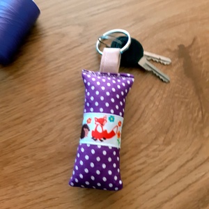 Rókás mókusos lila pöttyös kulcstartó - táska & tok - kulcstartó & táskadísz - kulcstartó - Meska.hu