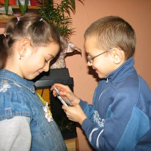 Húsvéti  Szatén virág kitűző gyöngyökkel - ékszer - kitűző és bross - kitűző - Meska.hu