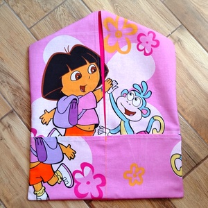 Dóra a felfedező ovis zsák , Játék & Sport, Ovis felszerelés, Ovis zsák, Varrás, Patchwork, foltvarrás, MESKA