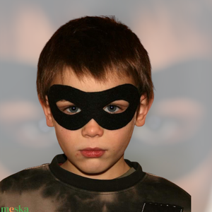 Fekete szuperhős álarc filcből - ruha & divat - jelmez & álarc - álarc - Meska.hu