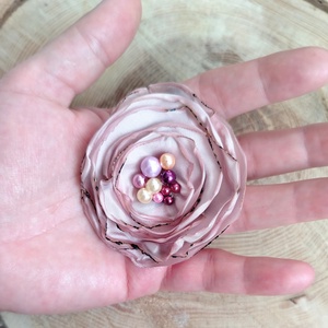 virág kitűző - ékszer - kitűző és bross - kitűző - Meska.hu