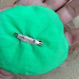 Káposzta lepke :) kitűző - ékszer - kitűző és bross - Meska.hu