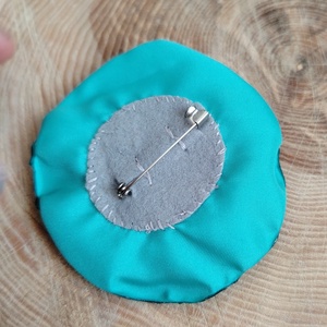  Türkisz virág kitűző - ékszer - kitűző és bross - Meska.hu